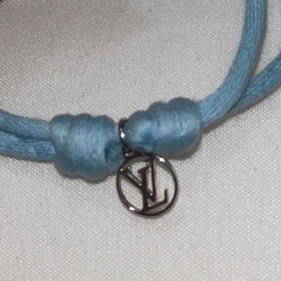Louis Vuitton Silver Lockit X Doudou Bracelet, Adjustable Baby Blue Cord - Picture 4 of 11